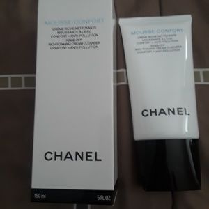 CHANEL MOUSSE CONFORT